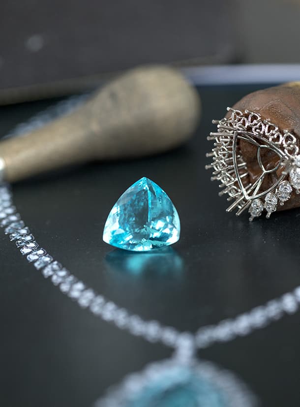 A finished Ceylon sapphire presented at the Rohan gem house